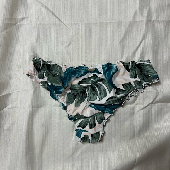 BRAND NEW HOLLISTER BIKINI BOTTOMS - Picture 2 of 2